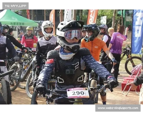 华南赛NOVATEC耐力越野赛江胜山0.7秒险胜，与Simon Chapelet展开激烈角逐