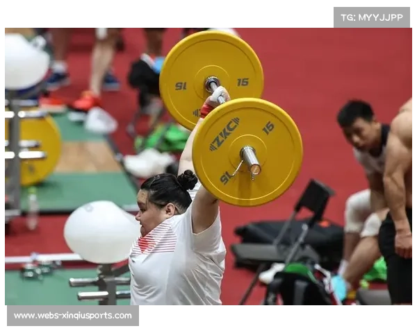 举重赛前热身研究：83.72%运动员采用渐进模式，女性需兼顾强度